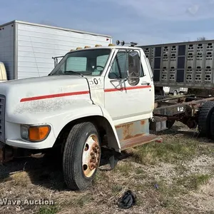 1998 Ford F800 truck cab and chassis