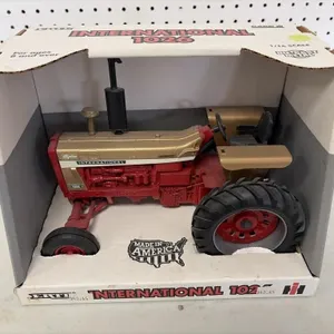 ERTL International 1026 tractor 1/16 scale  in