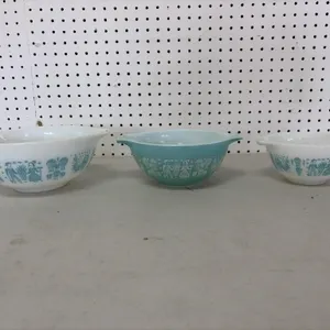 Pyrex Amish Butterprint Cinderella mixing bowls