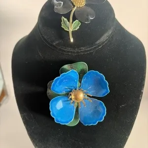 Vintage Sarah Conventry Dogwood Brooch & Tahitian