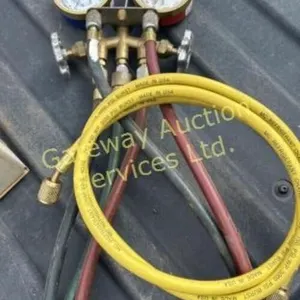 A/C recharging gauges and hoses