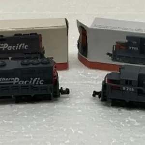 2 NIB Southern Pacific #9725 Toy Engine Trains