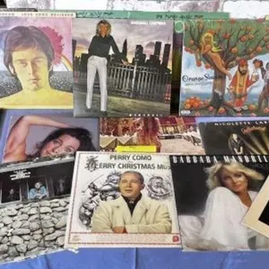 17 PCS ASSORTED VINTAGE RECORD ALBUMS / ASSORTED