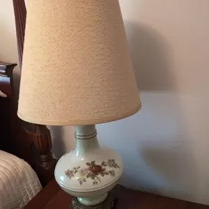 Vintage lamp 31in tall