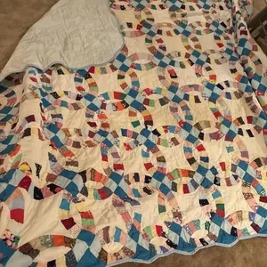 Double wedding ring hand pieced machine quilted