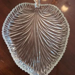 Leaf glass dish