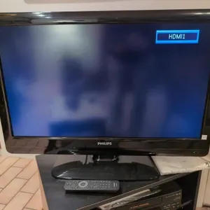 Phillips 32in TV and remote