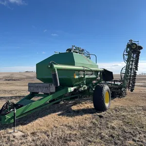 Lot 3. John Deere 40’ 787 air drill, used last spring, ready to go.