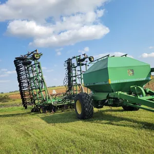 Lot 10. 40’ JD model 787 airseeder, nice unit, used a couple seasons ago, worked great