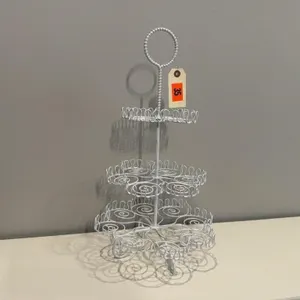 Wire cupcake stand