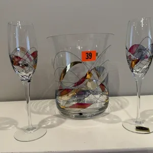 Wine Things wine glasses, vase