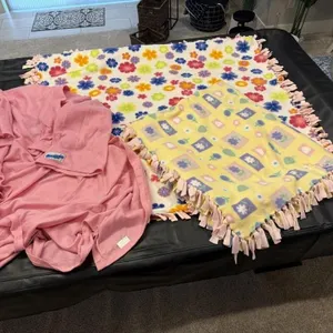Tie throw blankets, pink Snuggie