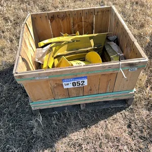 Pallet Lot; John Deere Corn Header Parts