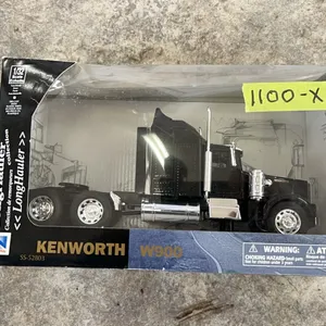 KENWORTH W900 HIGHWAY TRACTOR 1:32 SCALE MODEL