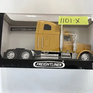 FREIGHTLINER CLASSIC XL HIGHWAY TRACTOR 1:32 SCALE MODEL