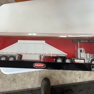 PETERBILT TRUCK w/ GRAVEL TRAILER 1:32 SCALE MODEL