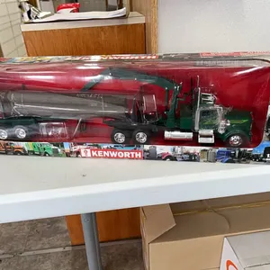 KENWORTH W900 TRUCK w/ LOG TRAILER 1:32 SCALE MODEL