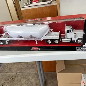 PETERBILT 379 TRUCK & TANKER 1:32 SCALE MODEL