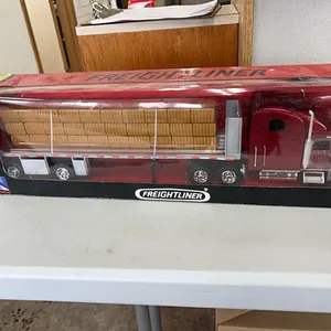 FREIGHTLINER TRUCK & FLATDECK TRAILER 1:32 SCALE MODEL