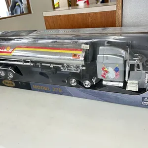 PETERBILT 379 TRUCK & FUEL TRAILER 1:32 SCALE MODEL