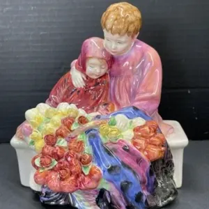Royal Doulton - Flower Sellers Children HN1342 -