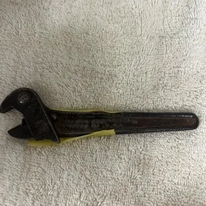 ADJUSTBLE WRENCH
