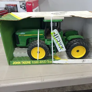 JD 9300 4WD TRACTOR 1:16 SCALE DIE CAST MODEL