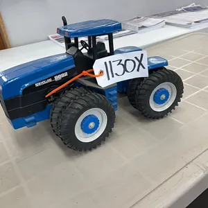 NH 9882 4WD TRACTOR DIE CAST MODEL