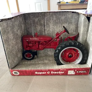 FARMALL SUPER C 1:16 SCALE DIE CAST MODEL