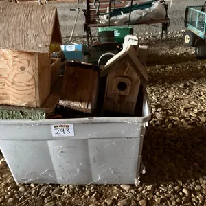 Quantity of Bird Houses