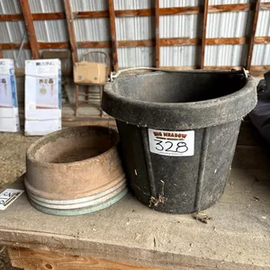 Water pail, pet dishes