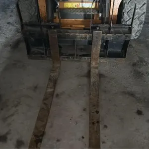 Skid steer pallet forks