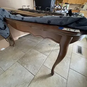 Dining Table w/8 Chairs & 2 Leaves