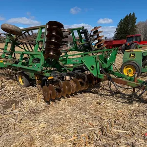 John Deere 726 Field Finisher