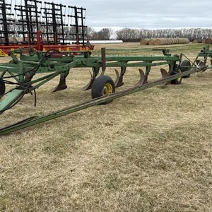 2 John Deere 3100 6 bottom plows hooked and tandem s/n104433 and s/n104427