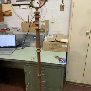 VINTAGE WOOD & BRASS BASE BRIDGE ARM FLOOR