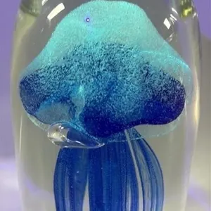 Art glass jellyfish paperweight Un-signed