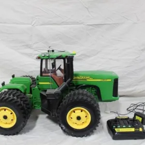 ERTL JD 9520 Radio Remote Controlled Tractor 1:16