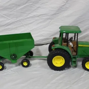 ERTL JD Tractor w/JD Gravity Wagon
