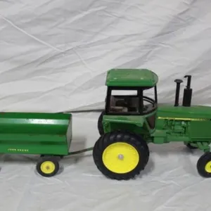 ERTL JD Tractor w/JD Grain Wagon