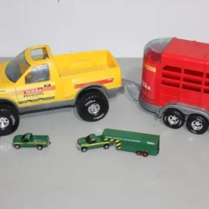Boehm Die-Cast Collectible Tractors & Toys & JD Toys