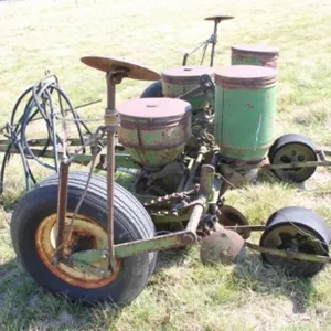 JD 2 Row Pull Type Corn Planter (new hoses)