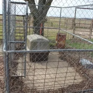 9' x 6' x 6' Dog Kennel w/18" Door & Dogloo House