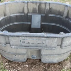 Rubbermaid 4245 150 gal. Oblong Water Tank