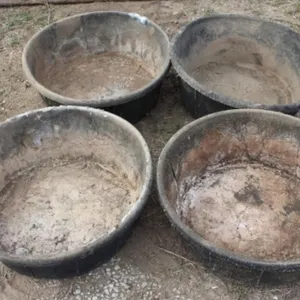 4 Rubber Feed Tubs