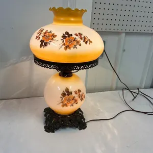 Gone With the Wind Hurricane Lamp. works
