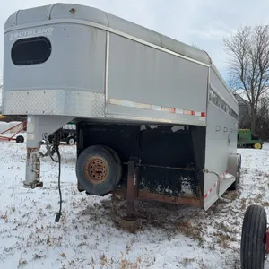 2002 Southland 20' Gooseneck Stock Trailer *Unreserved*