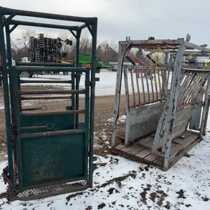 Manual Cattle Squeeze w/ Palpitation Gate *Unreserved*