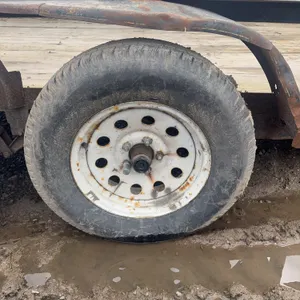 Split ramp utility trailer
