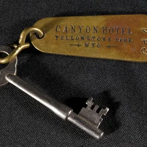 EARLY BRASS KEYCHAIN CANYON HOTEL YELLOWSTONE PARK WYOMING (ROOM KEY NATIONAL PARK)
